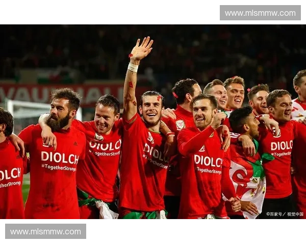 深度解析国际米兰与AC米兰在历史文化球迷与战术风格上的全面差异 深度解析国际米兰与AC米兰在历史文化球迷与战术风格上的全面差异